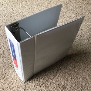 Staples heavy duty binder. Holds 775 sheets